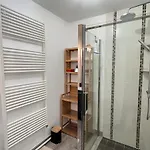 T2 Moderne Et Lumineux Avec Climatisation Et Parking A - Fr-1-555-85 Lägenhet