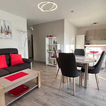 Aix-les-bains: T2 Moderne Et Lumineux Au 4e étage Avec Climatisation Et Garage - Fr-1-555-85 Appartement