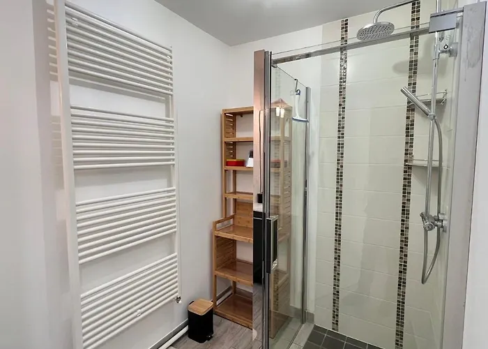 T2 Moderne Et Lumineux Avec Climatisation Et Parking A - Fr-1-555-85 アパート