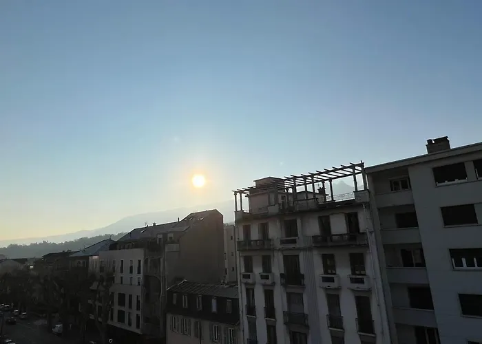 T2 Moderne Et Lumineux Avec Climatisation Et Parking A - Fr-1-555-85 Apartment *